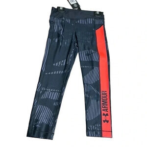 Under Armour women XS capri leggings  .Bright strip with Logo , workout .